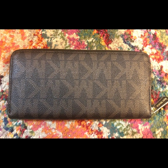 Michael Kors Wallet - Picture 2 of 4